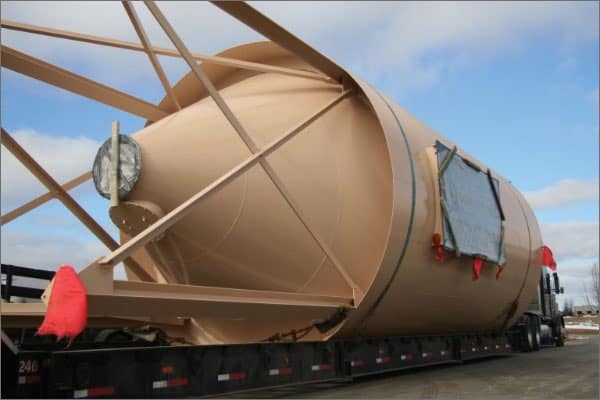 Delivering storage tank